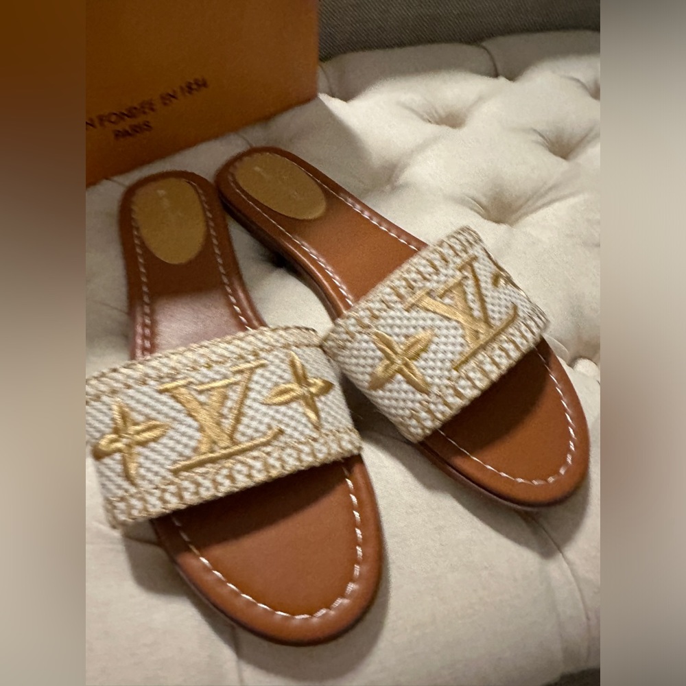 SOLD!!! Authentic Louis Vuitton